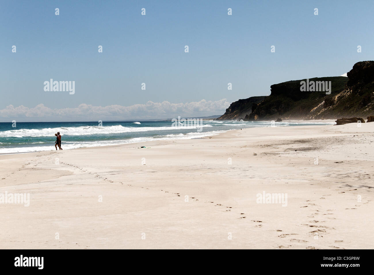 La gente caminando por la playa de salmón, D'Entrecasteuax National Park, en el Suroeste de Australia Foto de stock