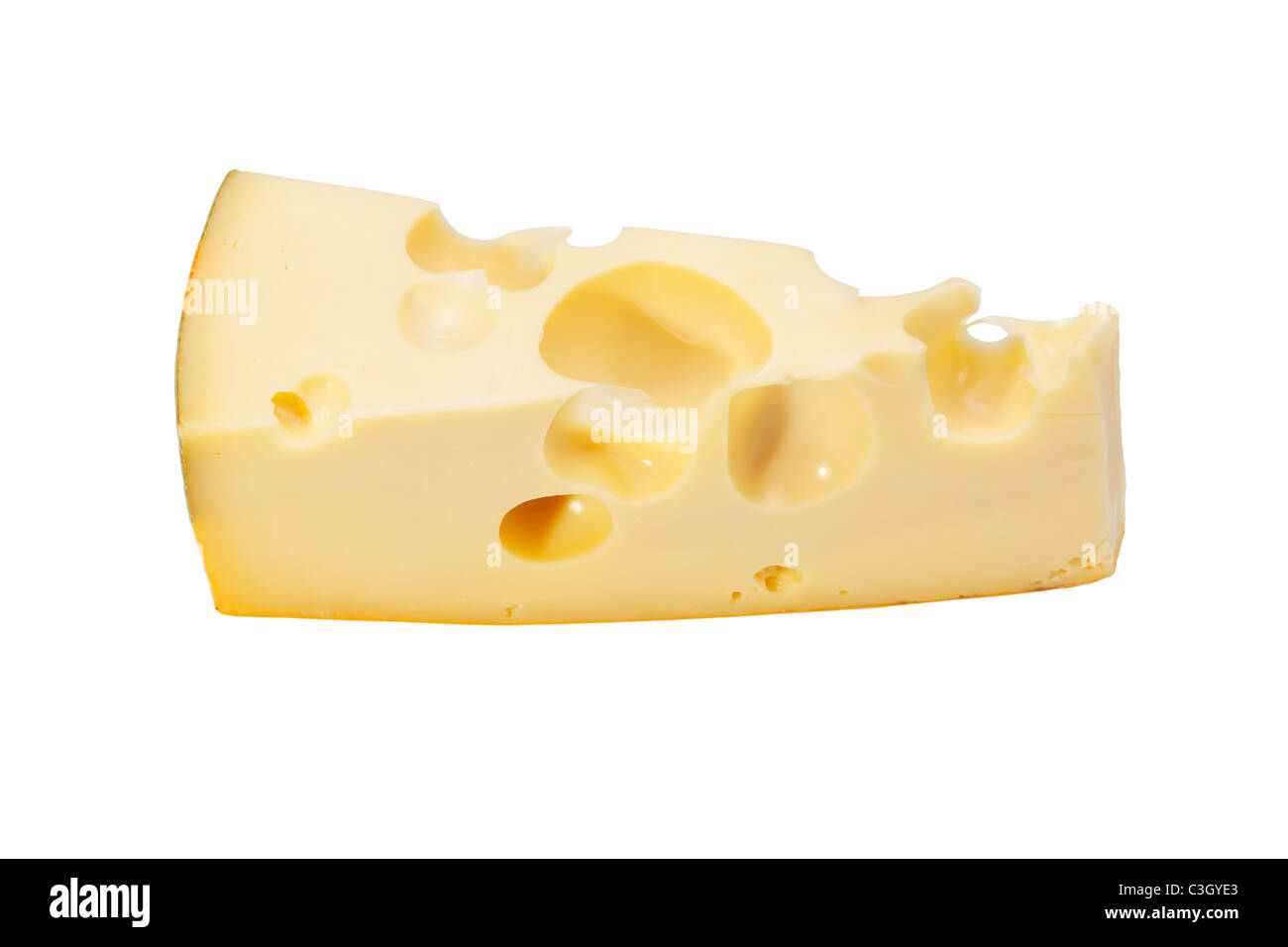 Trozo de queso de Radamer aislado sobre un fondo blanco. Foto de stock