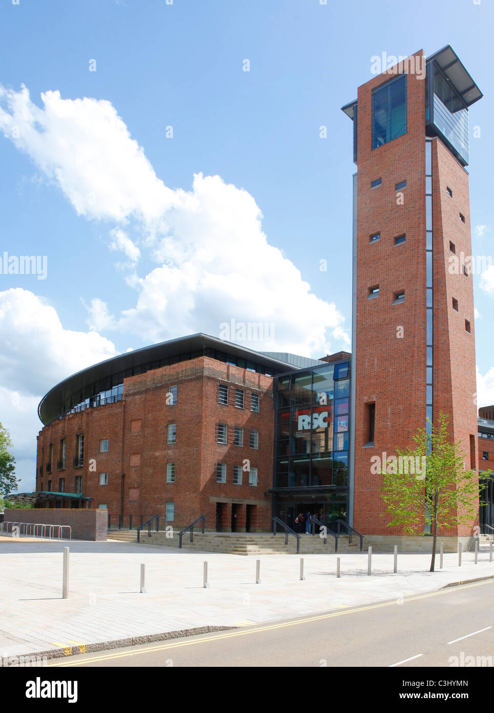 Stratford upon Avon, Warwickshire, Inglaterra, Reino Unido. Teatro Royal Shakespeare Company a lo largo del río Avon. Foto de stock