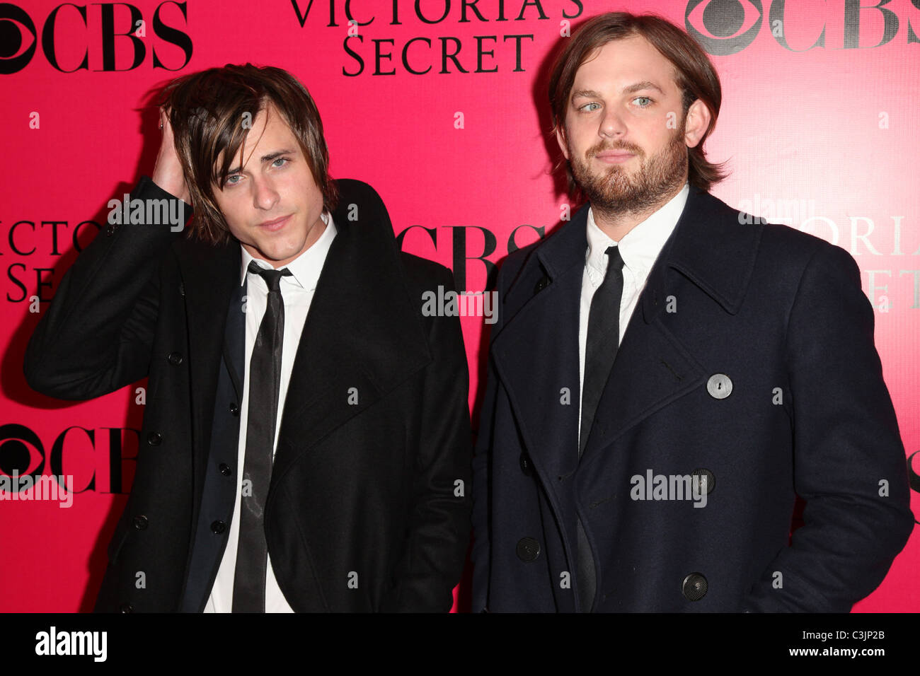 Jared Followill y Caleb Followill de Kings of Leon 2009 Victoria