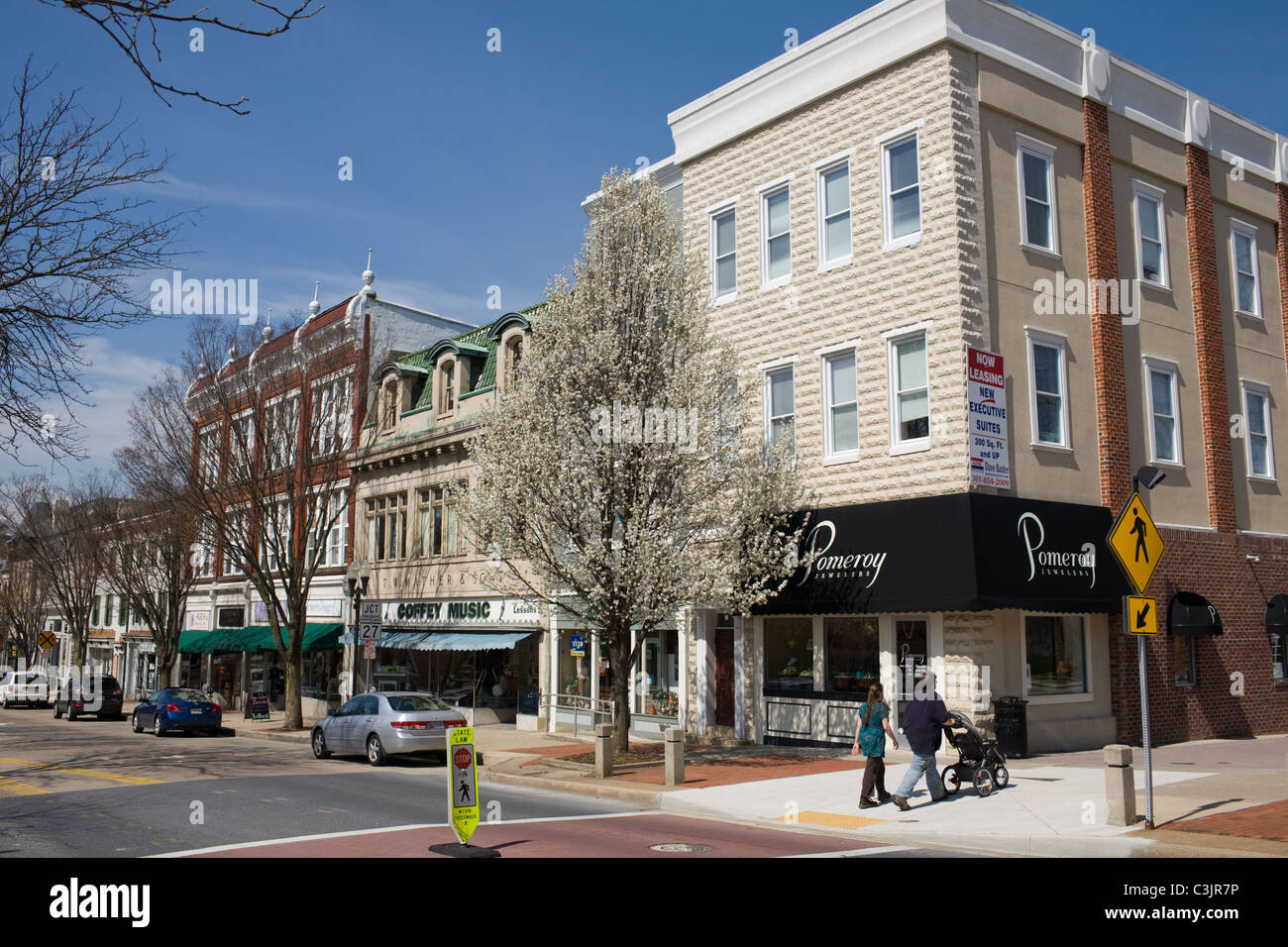 Main Street, distrito comercial y financiero de la ciudad de Westminster, Maryland, en el condado de Carroll Foto de stock
