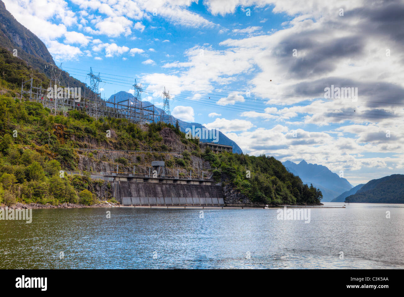 Manapouri planta hidroeléctrica en Nueva Zelanda Foto de stock