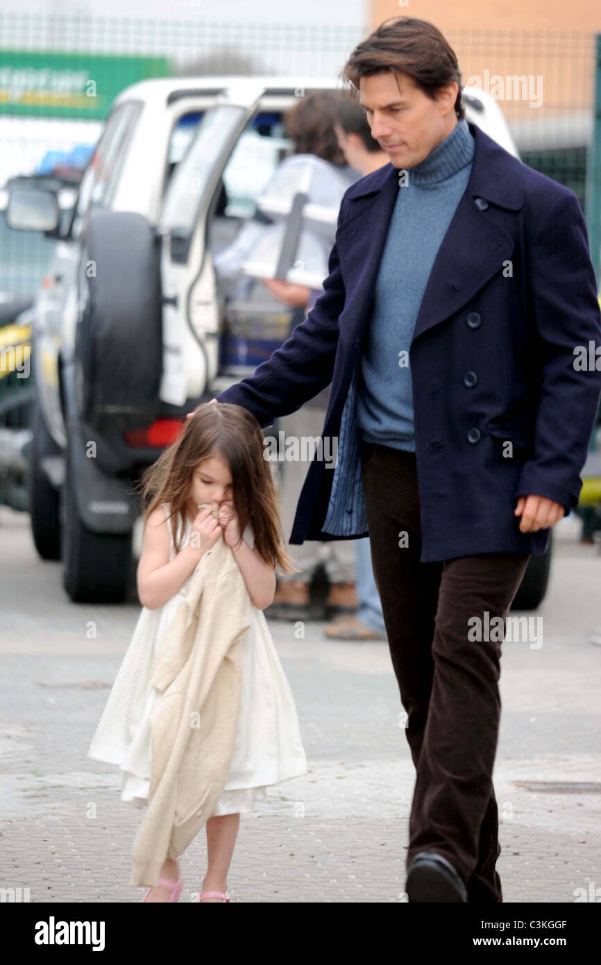 Suri Cruise y Tom Cruise en el rodaje de su nueva película 'Caballero y