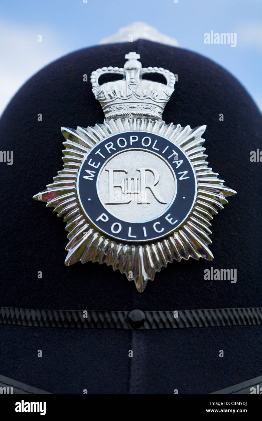 La Policía Metropolitana de Londres / MET / casco del policía / hat con tapa insignia. Foto de stock