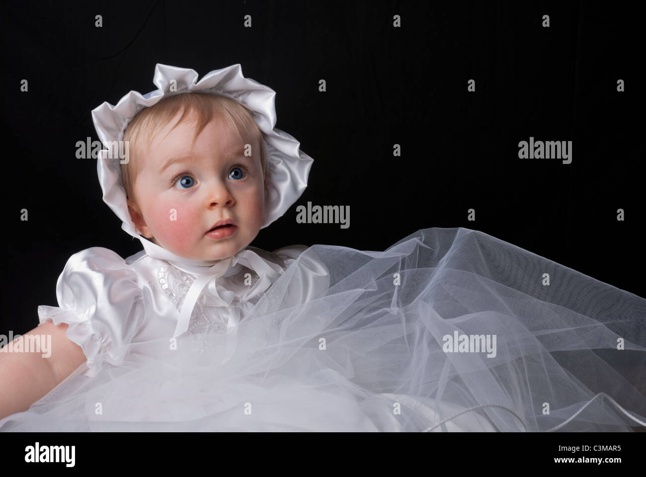 Vestido de bautizo fotografías e imágenes de alta resolución - Alamy