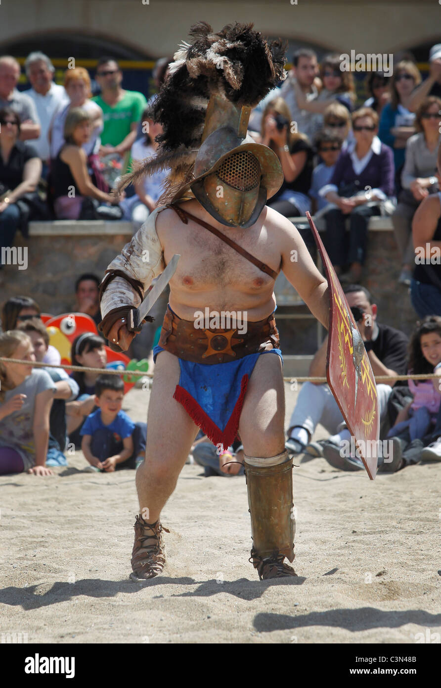 Gladiator combates en el festival romanas y griegas en L'Escala, España Foto de stock