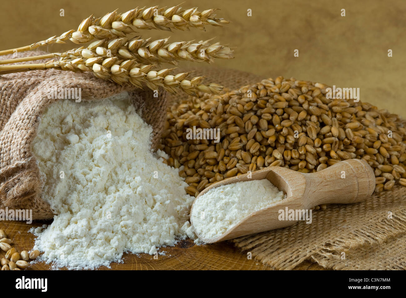 Granos de trigo orgánico fotografías e imágenes de alta resolución - Alamy