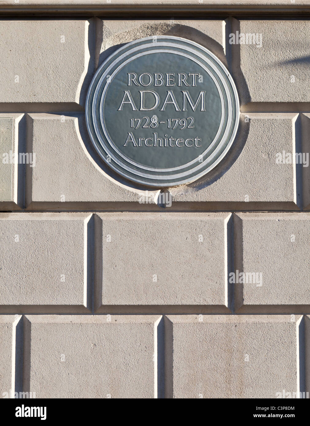 Placa conmemorativa al arquitecto Robert Adam Fitzroy Square Bloomsbury Londres Foto de stock