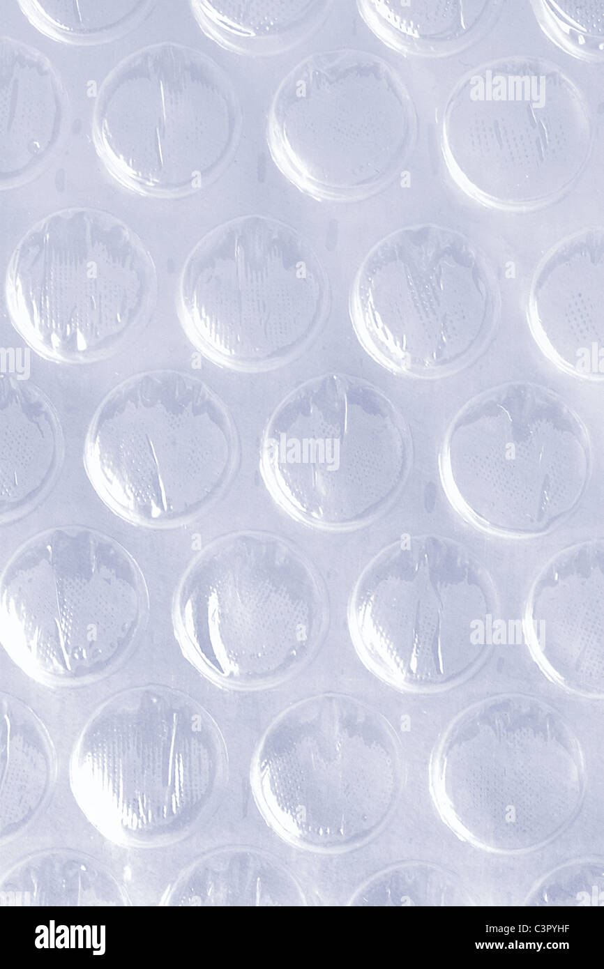 Cerca del fondo de la hoja de plástico con burbujas de aire Foto de stock