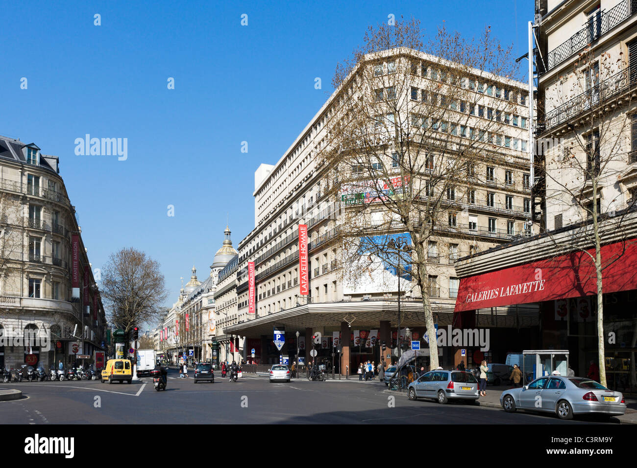 Las Galeries Lafayette del Boulevard Haussmann en el centro de la ciudad, París, Francia Foto de stock