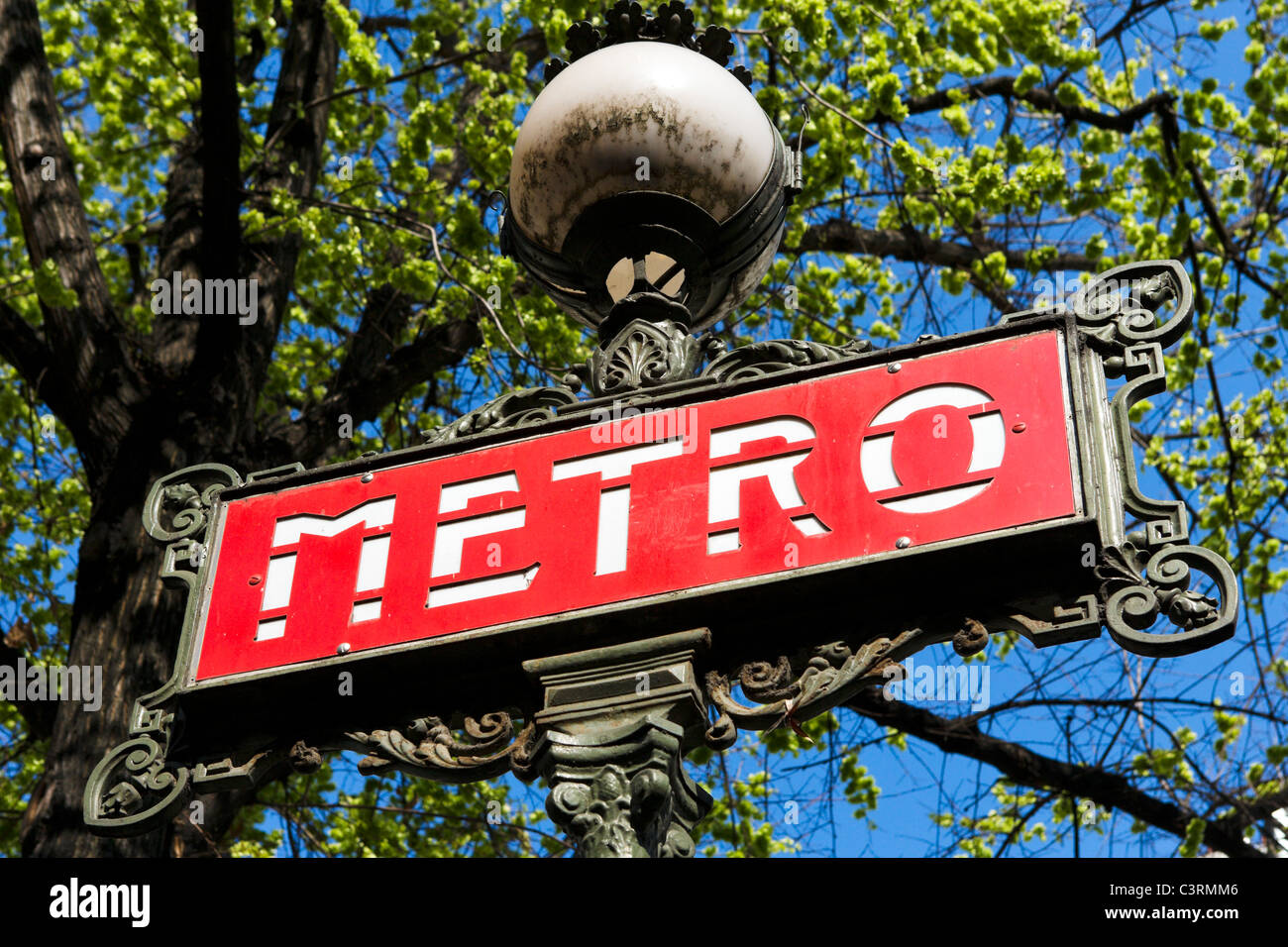 Signo de Metro, París, Francia Foto de stock
