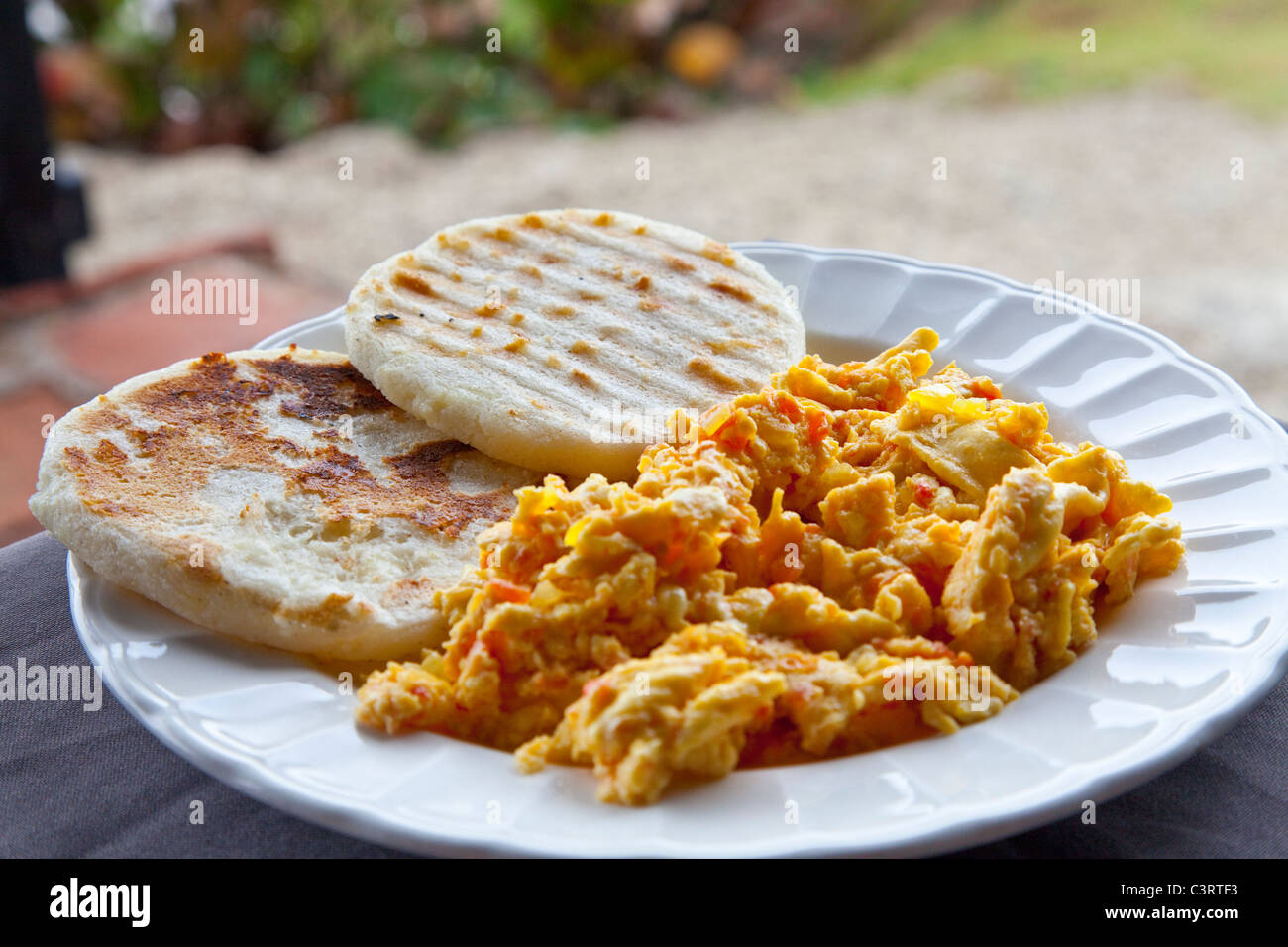 Desayuno arepas, queso y huevos, Cartagena de Indias, Colombia