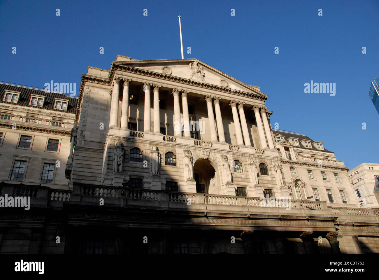 Vista del Banco de Inglaterra en la ciudad de Londres, Reino Unido Foto de stock