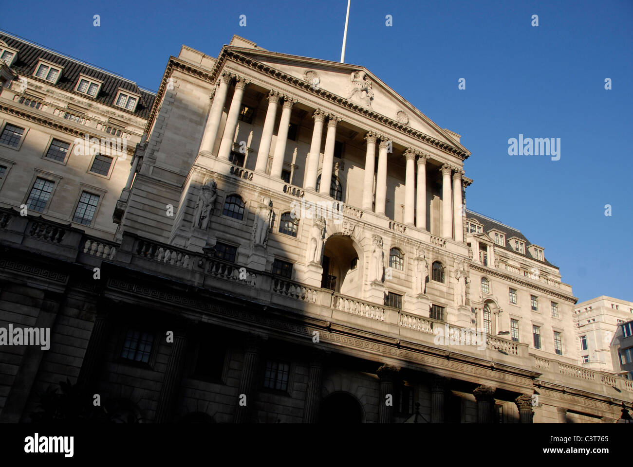 Vista del Banco de Inglaterra en la ciudad de Londres, Reino Unido Foto de stock