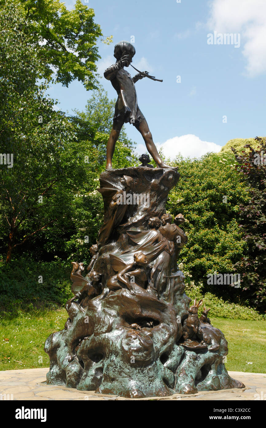La estatua de Peter Pan en Hyde Park, Londres Foto de stock