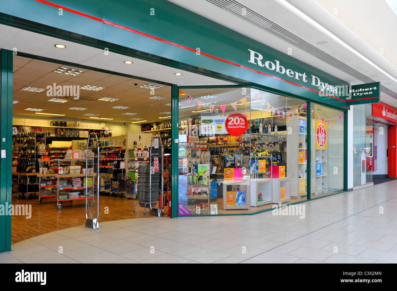 Robert dyas shop inglaterra fotografías e imágenes de alta resolución