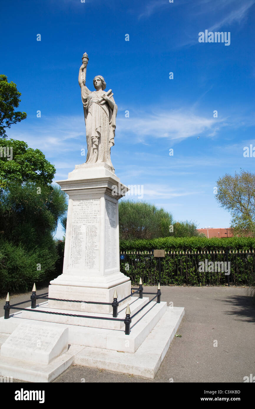 El Memorial de Guerra en Sheerness, 'isla de Sheppey, Kent, Inglaterra. Foto de stock