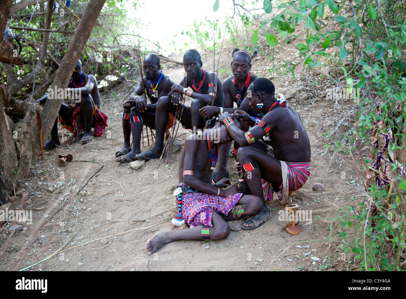 Hamer personas: ceremonia ritual en Turmi, Etiopía, África Foto de stock