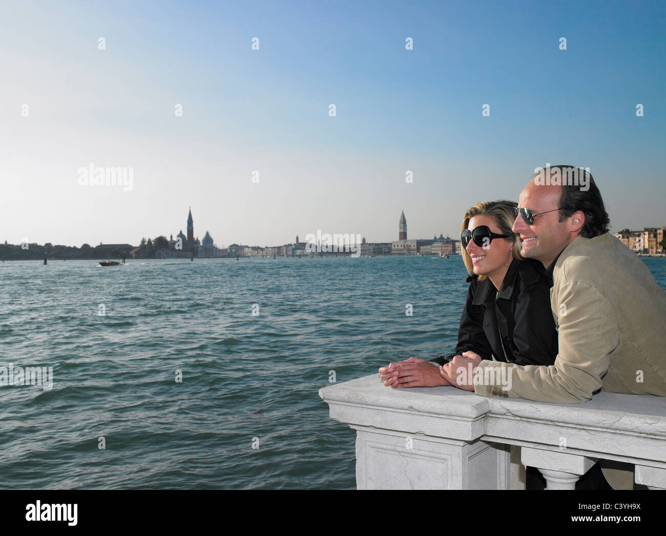 Par disfrutar de la belleza de Venecia Foto de stock