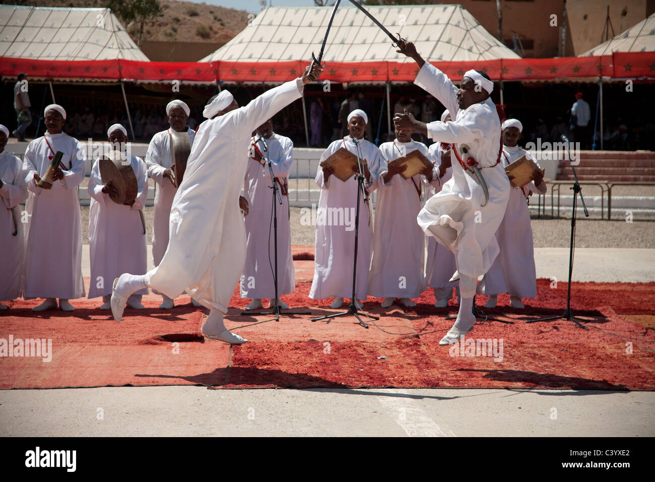 Los actores tradicionales durante el festival rose anule El Kelaa M'Gouna, Marruecos Foto de stock