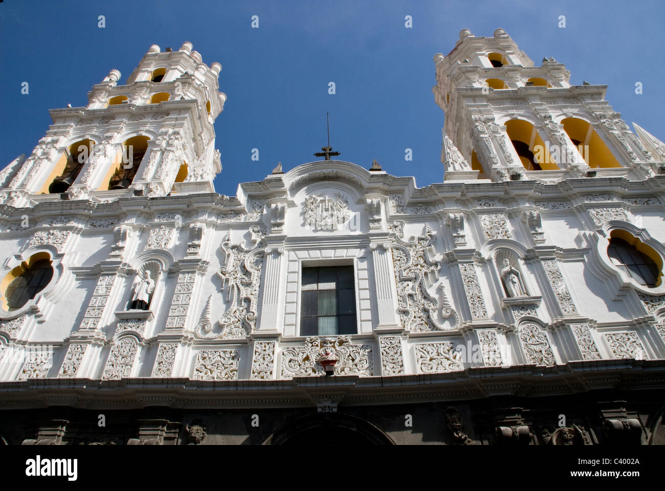 La Iglesia de la Compañía de Jesús.fachada principal y torres. Centro histórico de la ciudad de La Iglesia de la Compañía de Jesús.fachada principal y torres. Centro histórico de la ciudad de