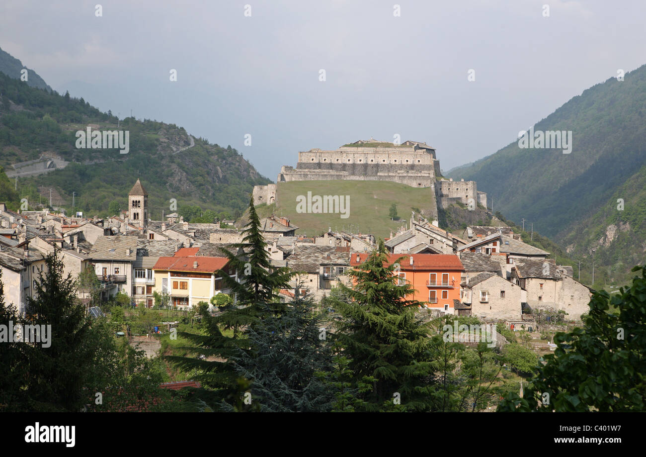 El Fuerte de Exilles de Exilles, Italia Valle Susa alta Piamonte Foto de stock