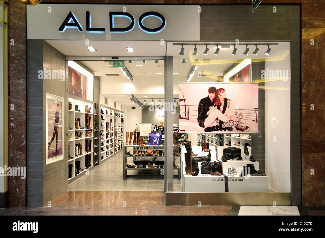 Aldo store front fotografías e imágenes de alta resolución - Alamy