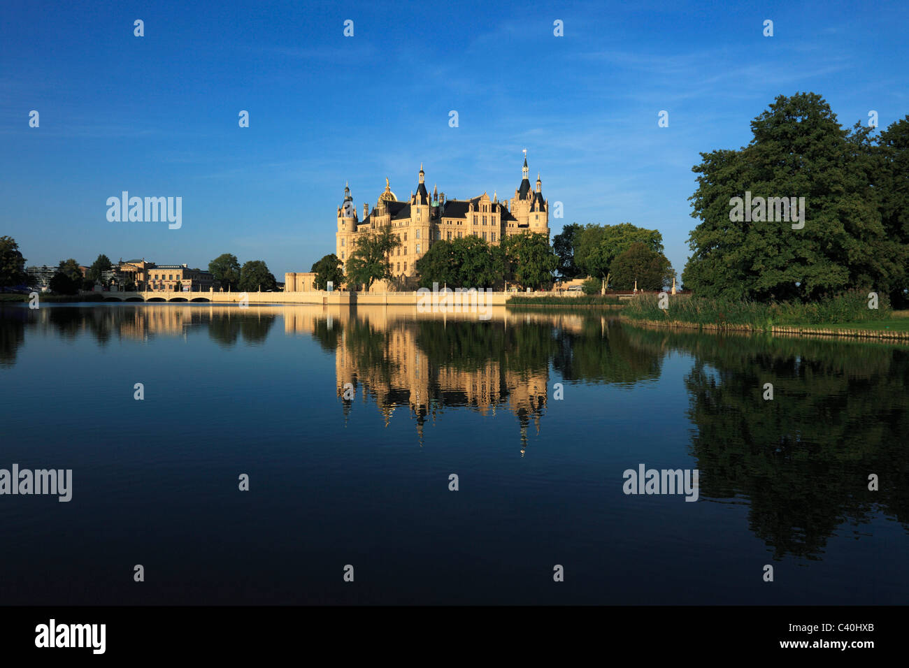 Castillo, Schwerin, barroco, Castle Garden, federal garden show, Schwerin, Mecklenburg-West Pomerania, en Alemania, en Europa, el estanque Foto de stock