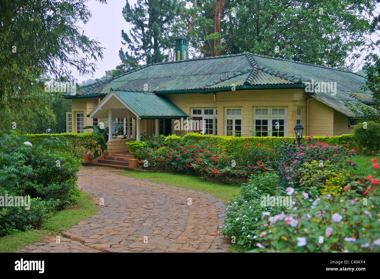 Finca de té Colonial Summerville bungalow Cottage ahora Dilma Tea Trails Hatton, Sri Lanka Foto de stock