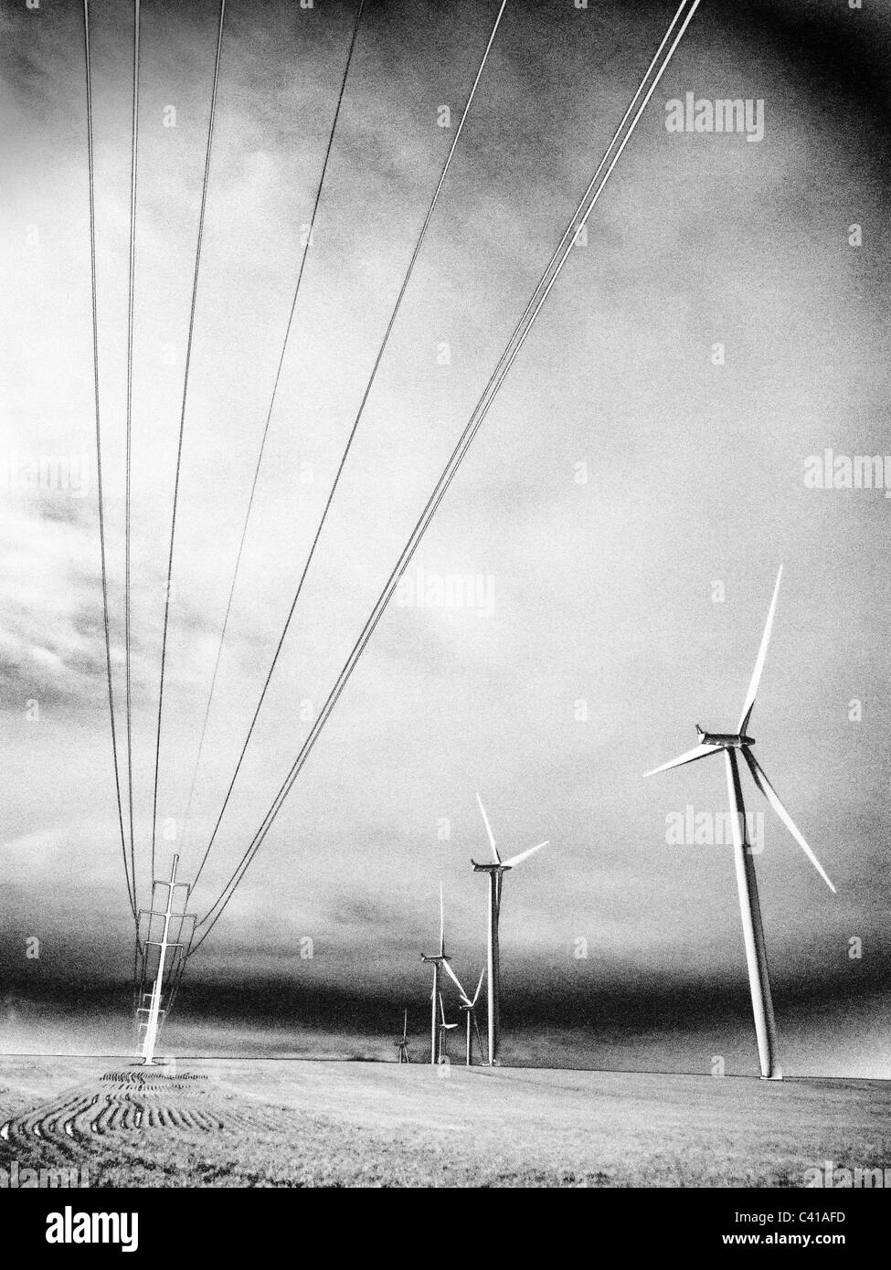 Molinos de viento generadoras de electricidad Wasco, Oregon fotografiado en infrarrojo Foto de stock