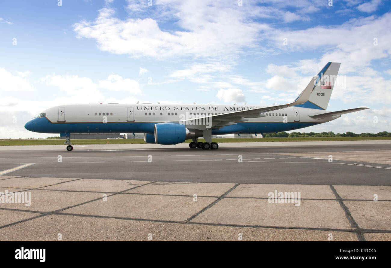 Los presidentes de EE.UU. Boeing 757 Airforce uno se prepara para despegar en el Aeropuerto Stansted de Londres después de su visita de estado en el REINO UNIDO Foto de stock