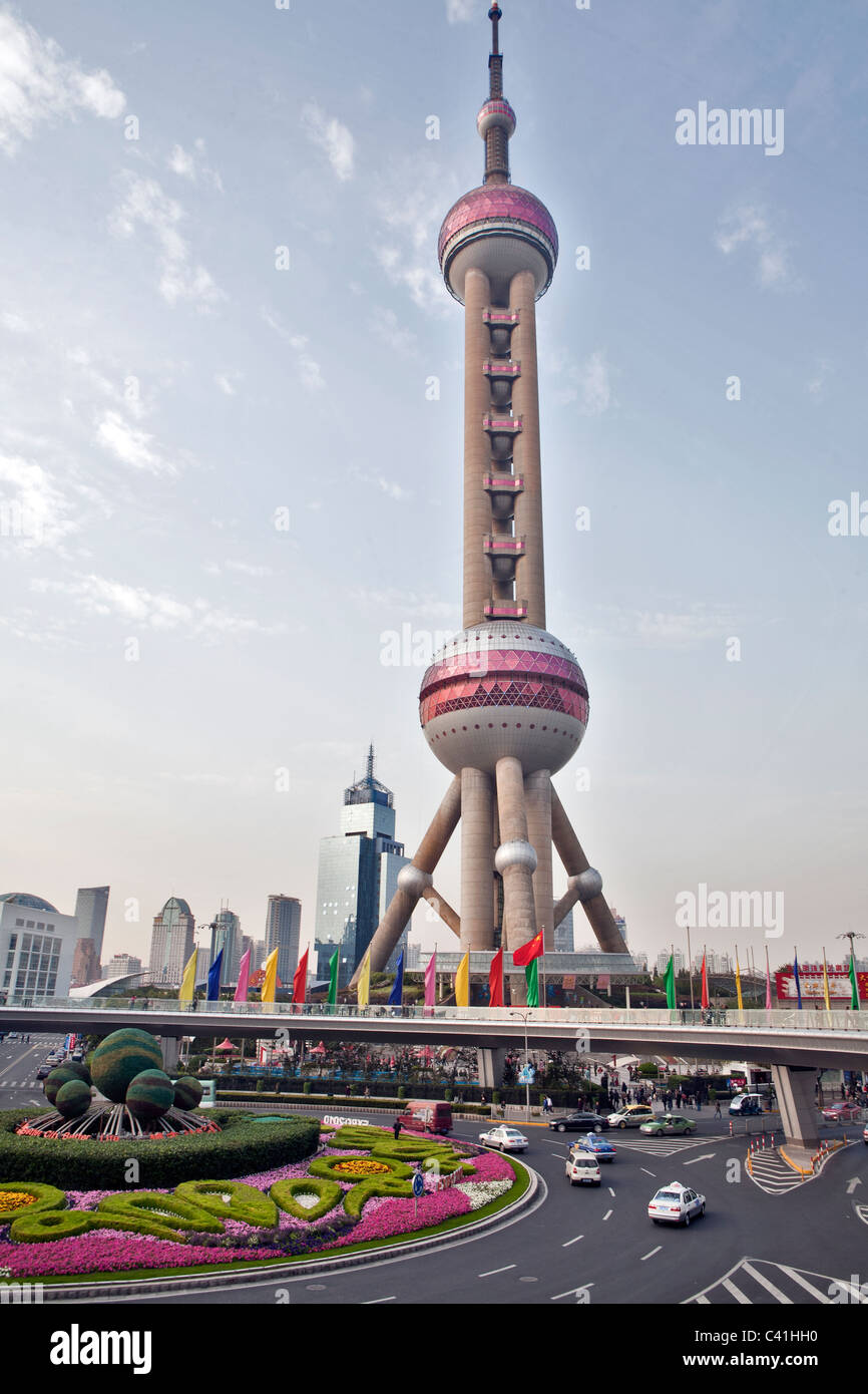 La Oriental Pearl Tower en Shanghai, China Foto de stock