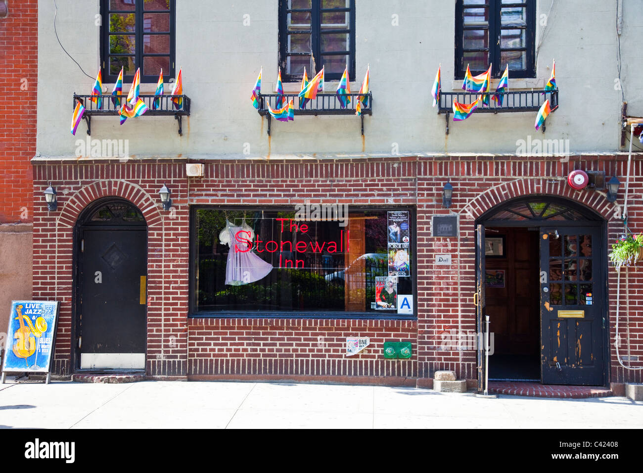 El Stonewall Inn Historic gay bar en Greenwich Village, Manhattan, Nueva York Foto de stock