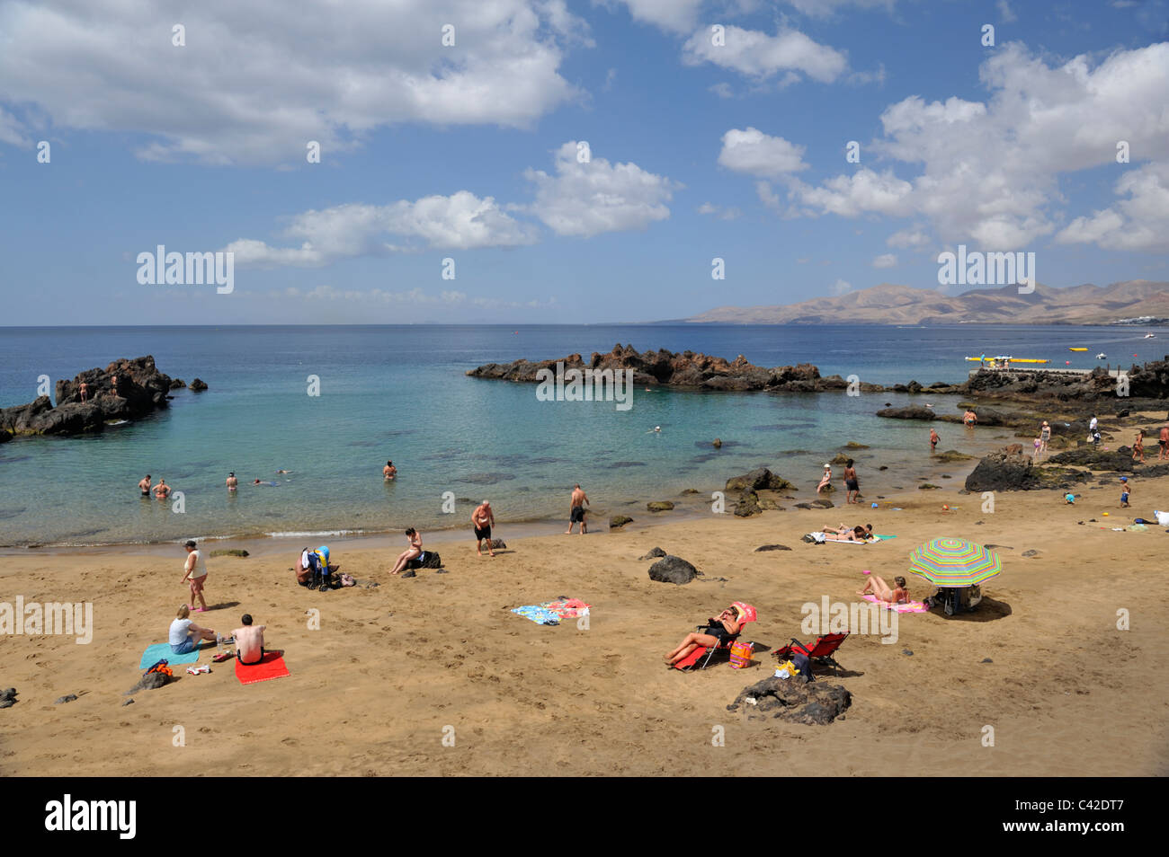 Playa y la ensenada de Playa Chica, 'Old Town', Puerto del Carmen, Lanzarote  - "Islas Canarias Fotografía de stock - Alamy