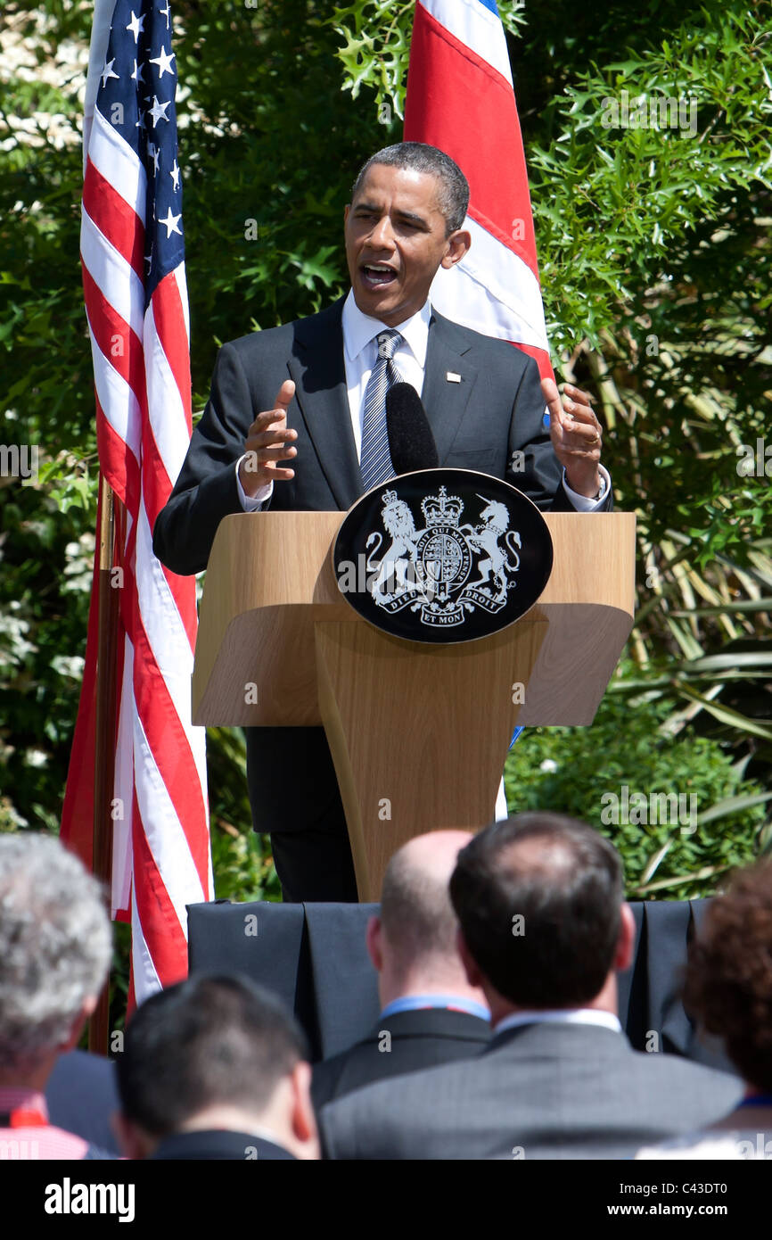 El presidente Barack Obama abordar los medios de comunicación en Londres Foto de stock