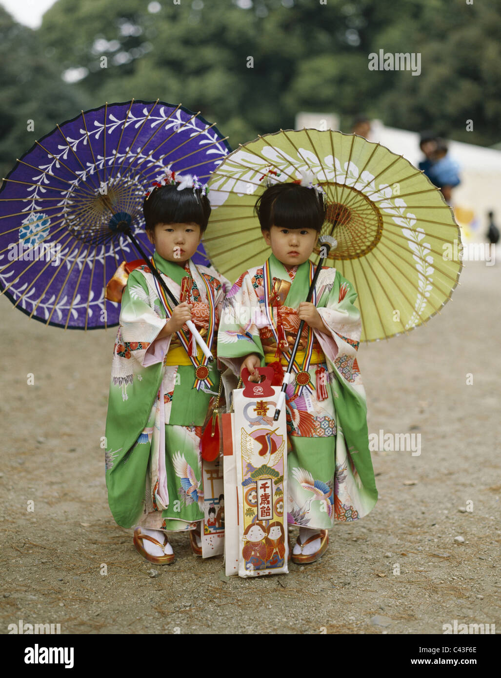 15th, Asia, niños, Festival, cinco, para Vacaciones, Honshu, kimono, Modelo de noviembre, lanzado siete, Sh Fotografía de - Alamy