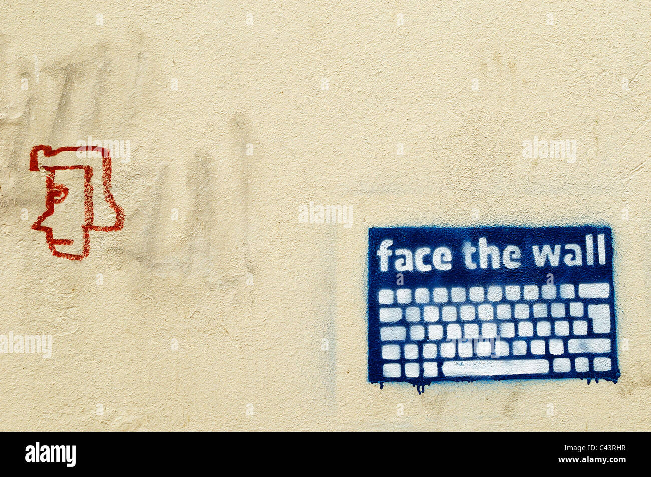 Graffiti con anti-mensaje de Facebook. Foto de stock