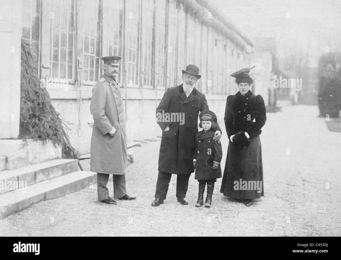 El príncipe regente Luitpold de Baviera, con su familia, 1906 Foto de stock