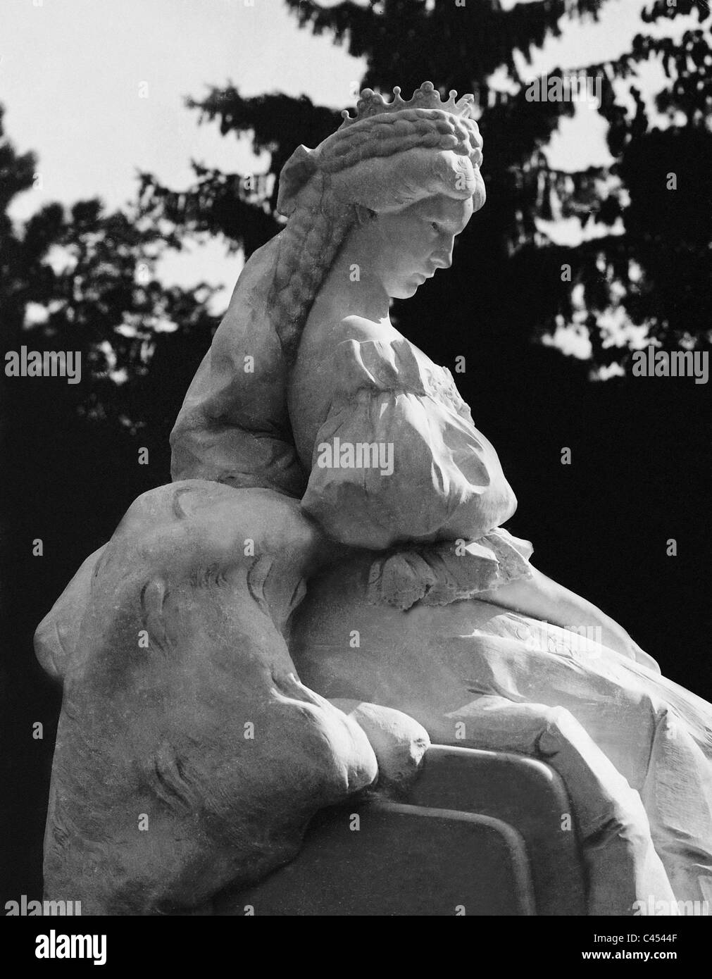 Monumento de la emperatriz Elisabeth de Austria en Szeged Foto de stock