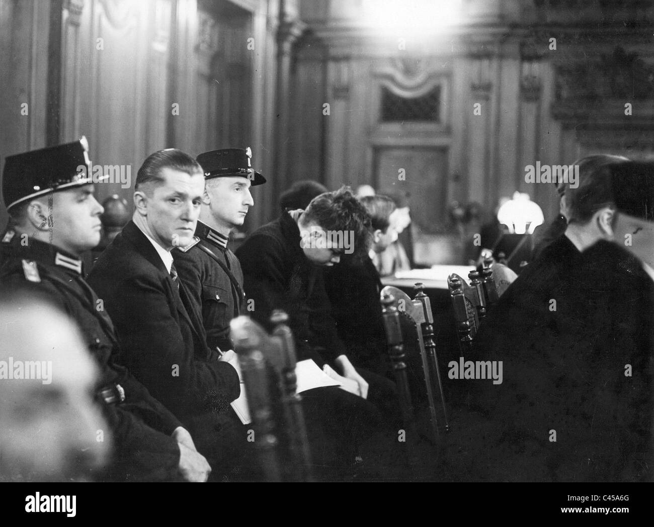 Acusado Torgler y Martinus van der Lubbe en el juicio del incendio del Reichstag, 1933. Foto de stock