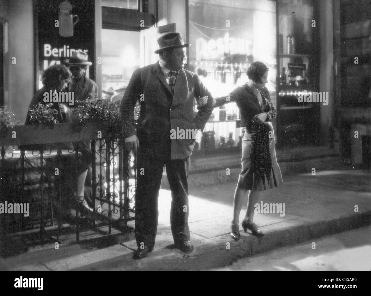 Heinrich George y Maria Bard en 'Berlin-Alexanderplatz', 1931 Foto de stock