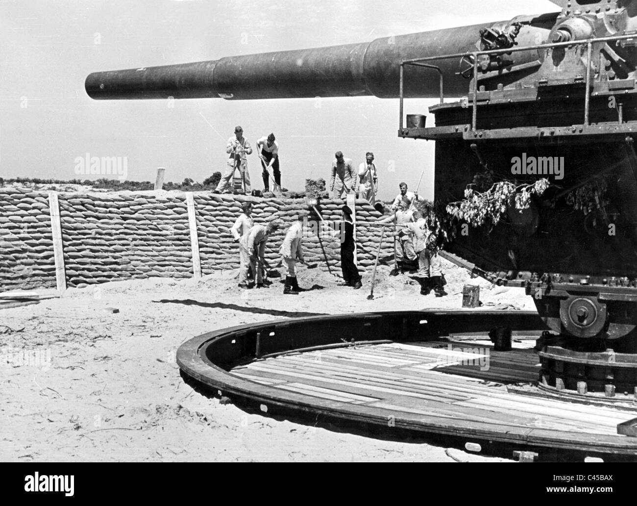 Posición de artillería en la Muralla del Atlántico Foto de stock