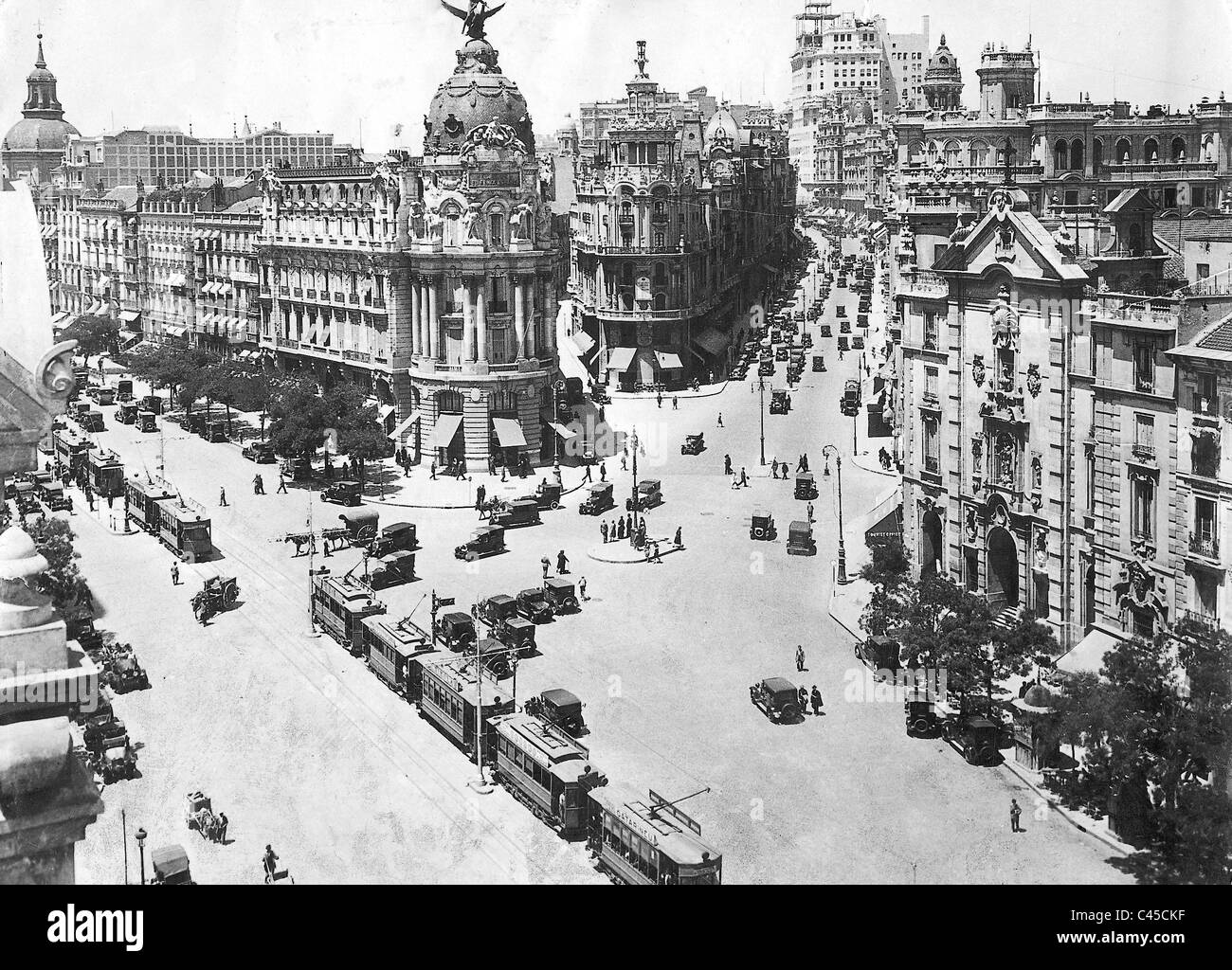 El tráfico pesado en Madrid, 1934 Foto de stock