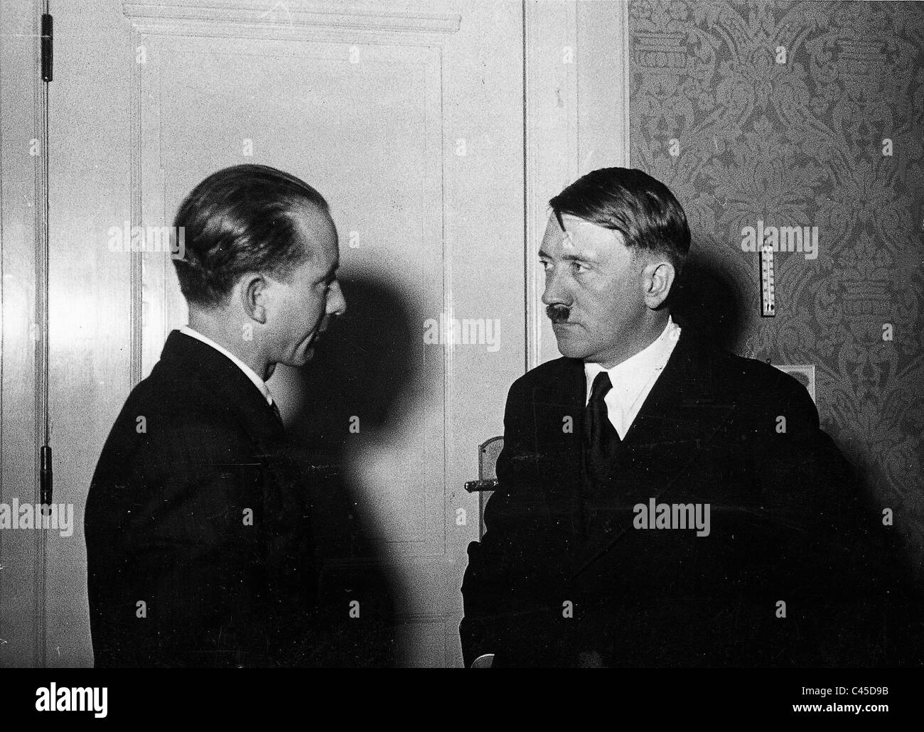 Hitler y Dietrich (izquierda) el 30/01/1933 Foto de stock