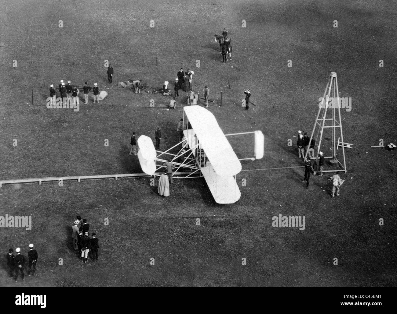 Orville Wright antes de un vuelo de Berlín-Tempelhof, 1909 Foto de stock