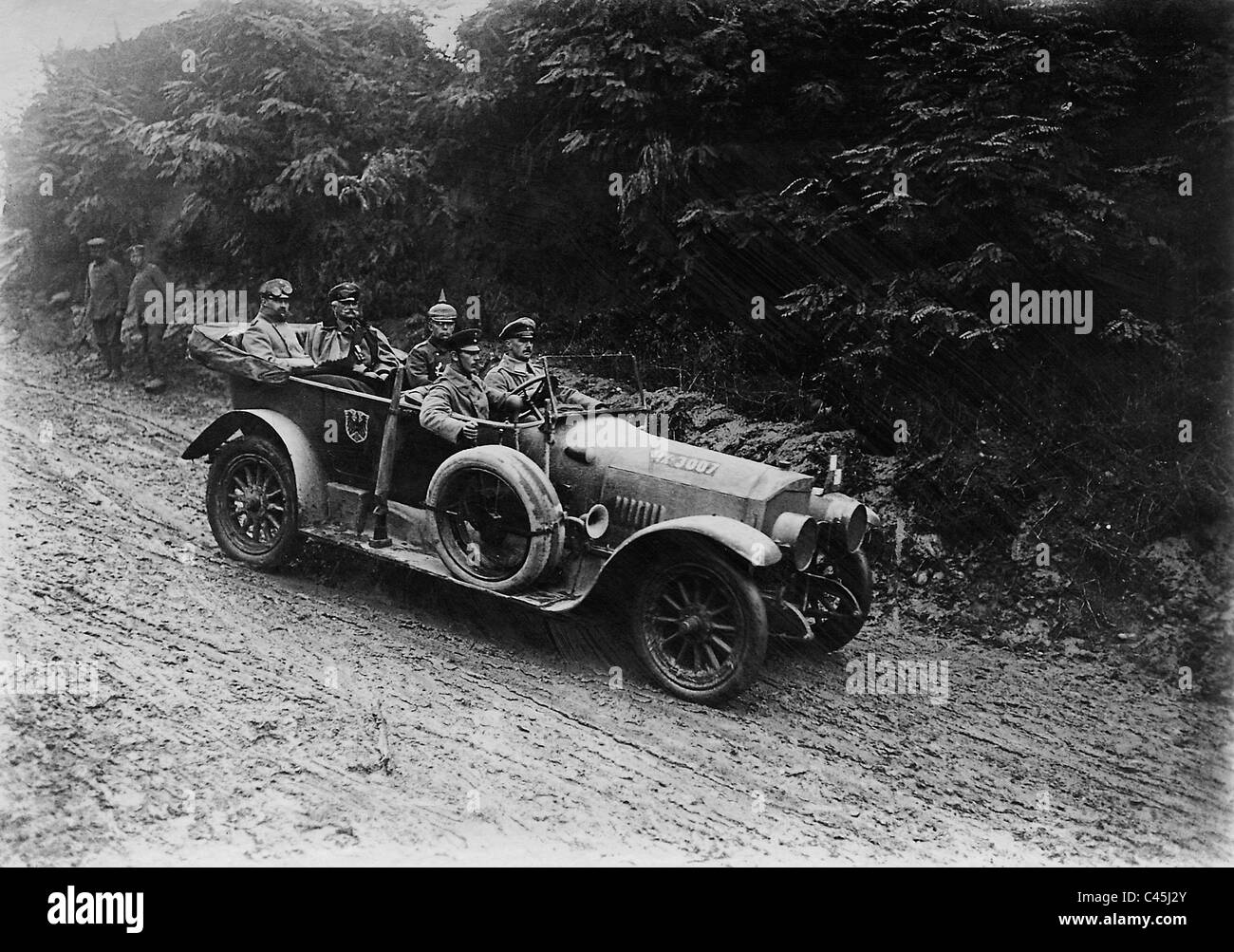El Gran Duque Friedrich Franz IV de Mecklenburg-Schwerin y August von Mackensen en el coche, 1918 Foto de stock