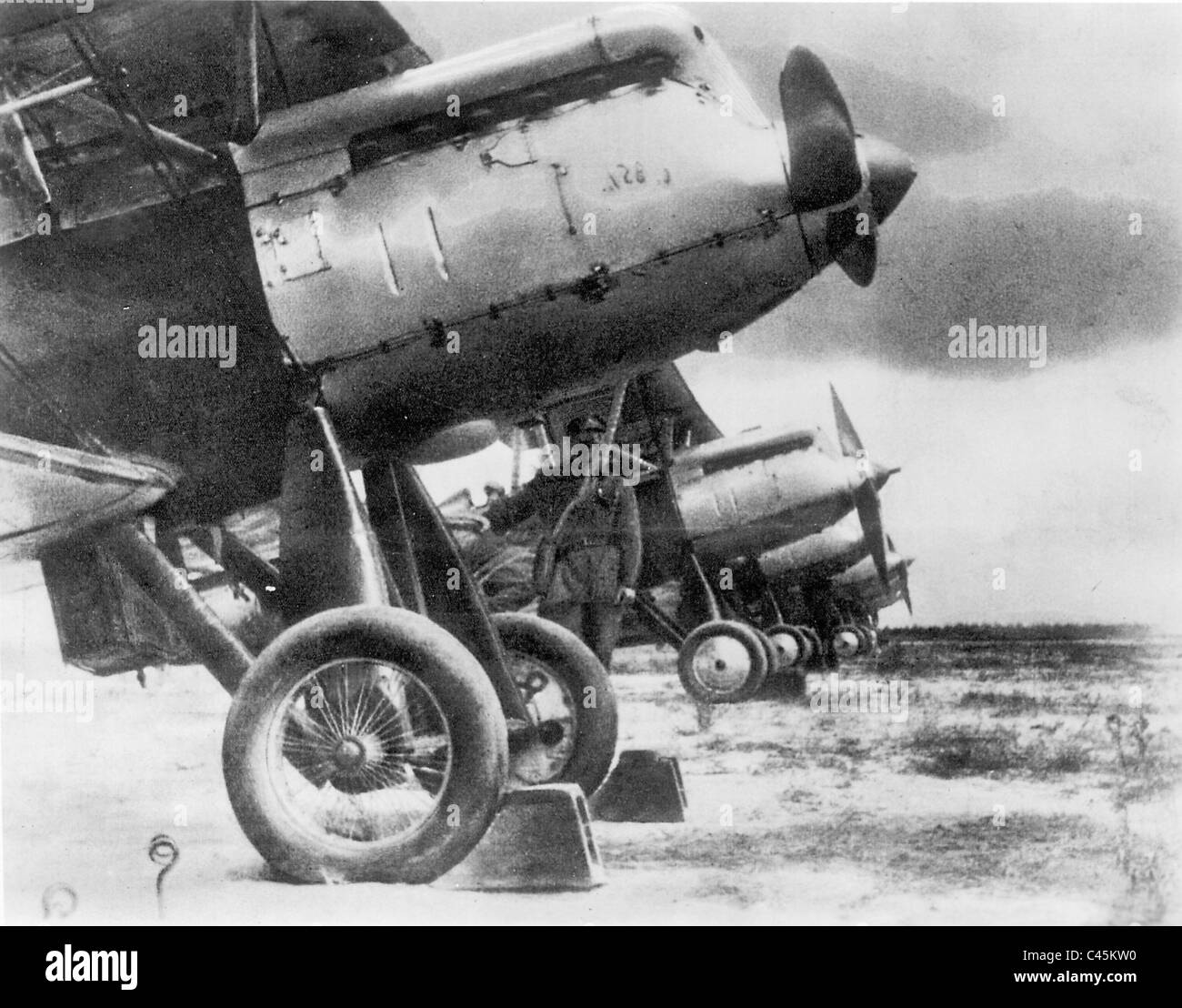 Un escuadrón de aviones de combate del Ejército Rojo, 1936 Foto de stock