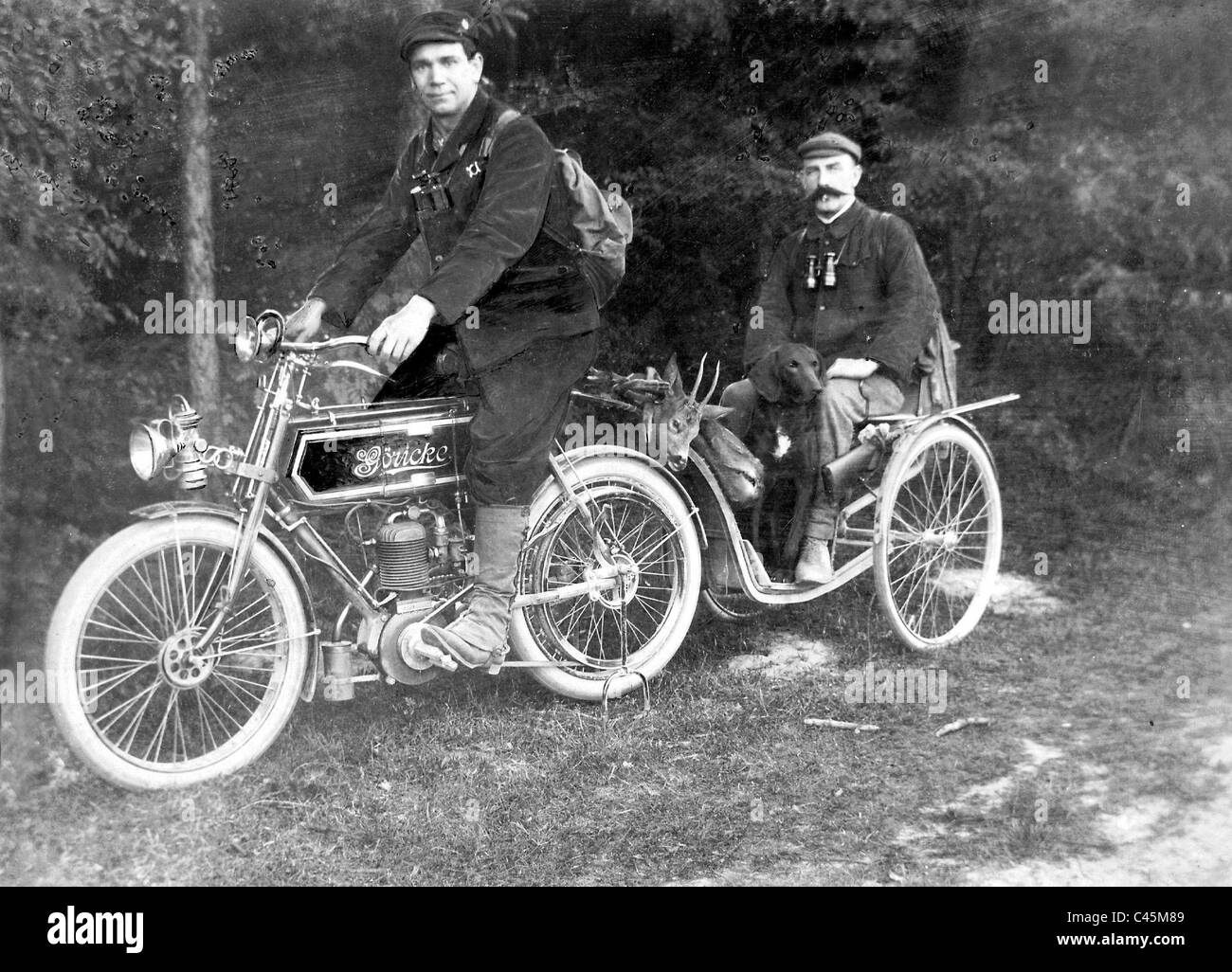 Cazadores motorizados, 1909 Foto de stock