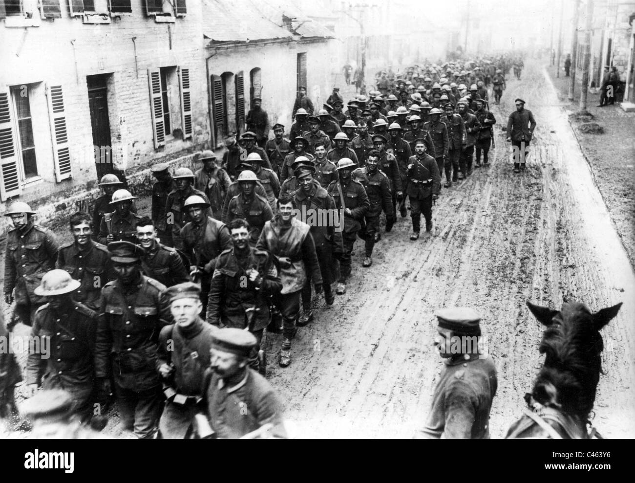 English prisioneros en la ofensiva de primavera de 1918 Foto de stock