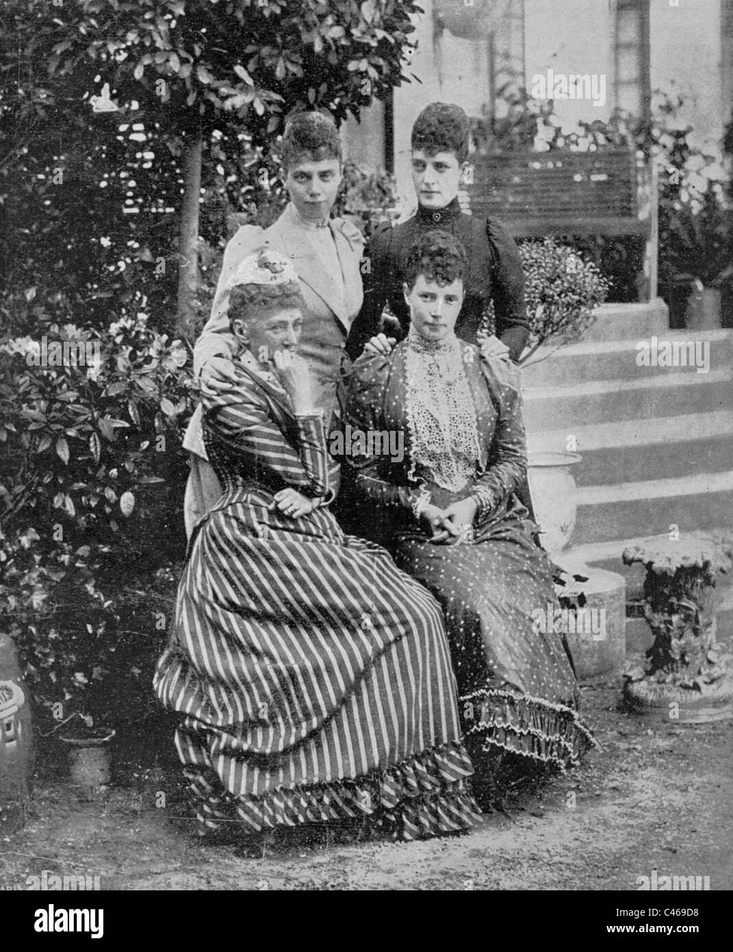 La reina Luisa de Dinamarca y sus hijas Alexandra, Dagmar y Thyra Foto de stock